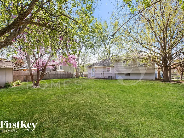 1720 Wornall Rd — Photo 14