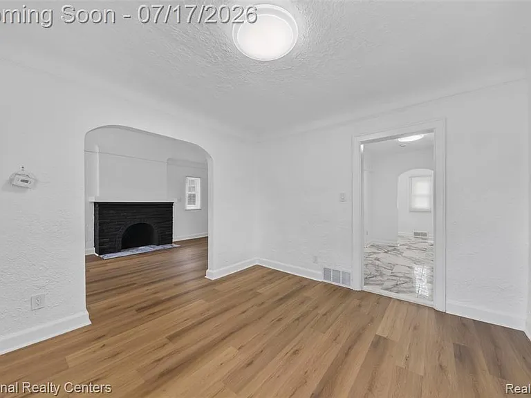 13527 Winthrop St — Photo 12