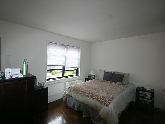5th image of 850 E Broadway #6Z