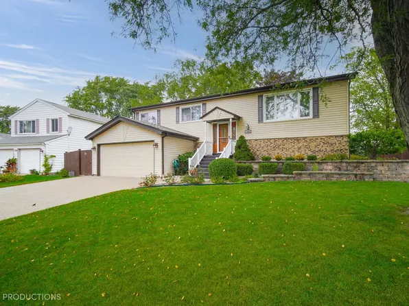 7454 W Woodlawn Dr, Frankfort, IL 60423