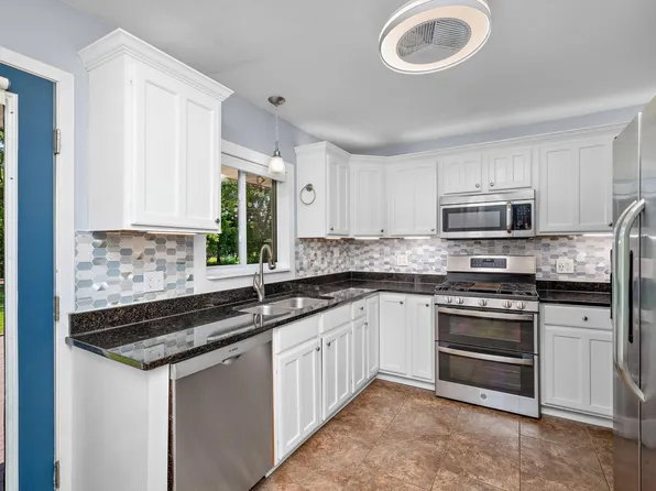 4404 Galtier St, Shoreview, MN 55126
