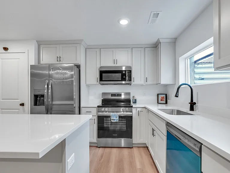 2409 E Woodbury Ln — Photo 9