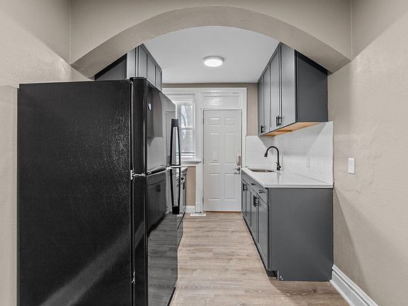 3rd image of 3857 Gustine Ave #1S