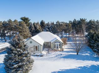 W362S2386 Lisa Ln, Dousman, WI 53118