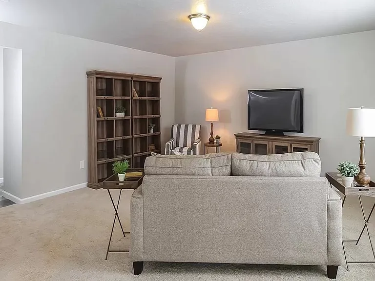 1040 Broken Ridge Dr — Photo 10