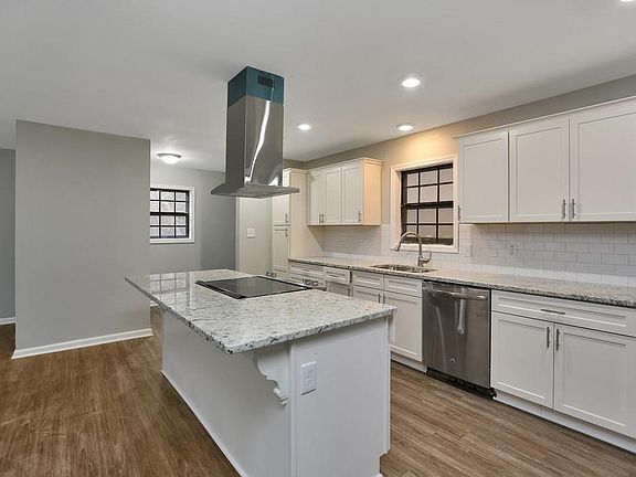 4th image of 5000 Crestwood Trl