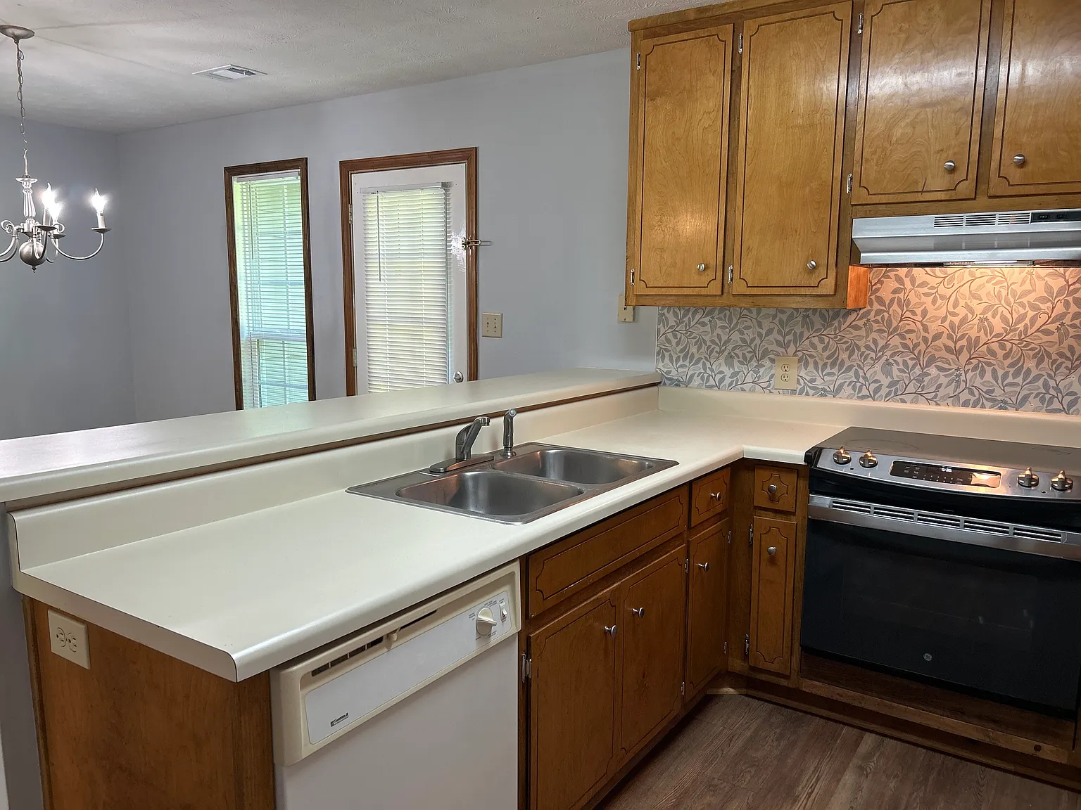 2 bed, 1100 sqft, $1,525 — Photo 2