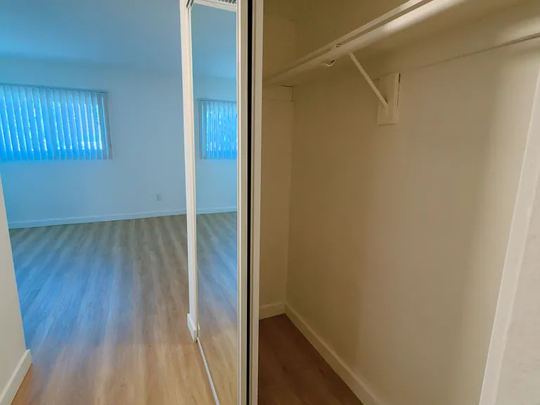 Laurel Canyon Place — Photo 15