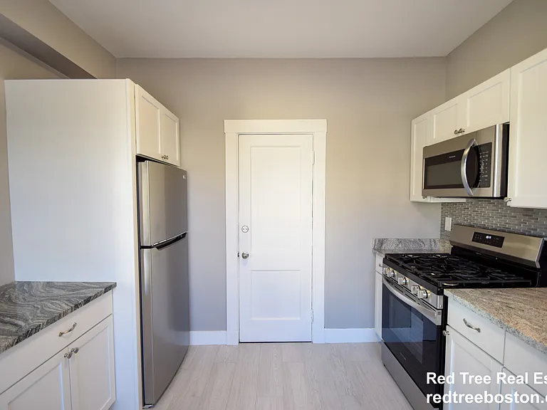 142 Sutherland Rd #U3 — Photo 6