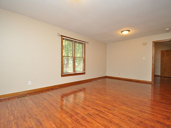 3rd image of 129 Carmichael Ct #18A