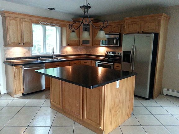 Bright and Spacious Kitchen
