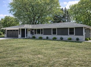 430 Arlington Dr, Delafield, WI 53018