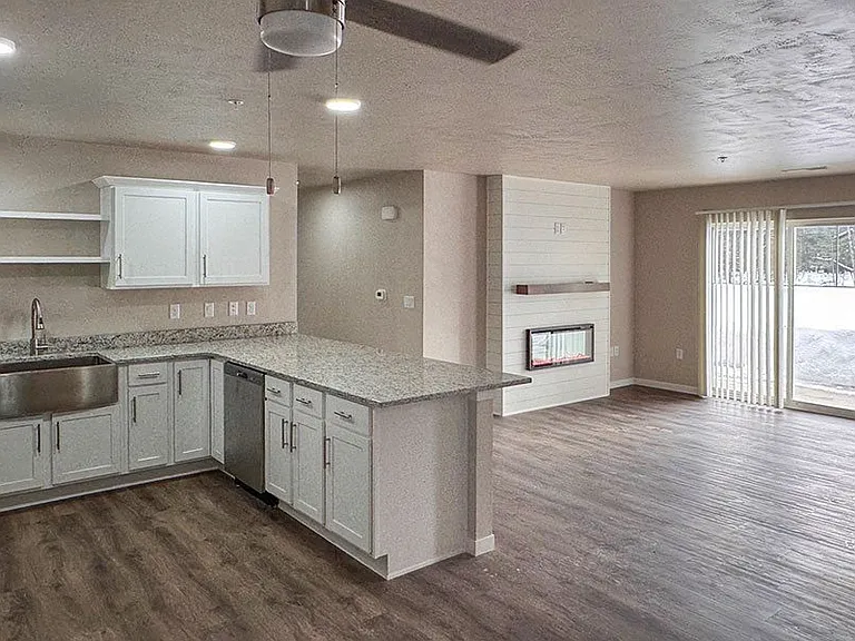 TIMBER CAMP LUXURY APARTMENT HOMES — Photo 2