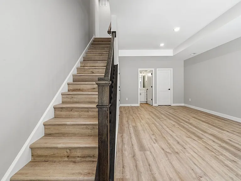 4728 Walworth Ave — Photo 6