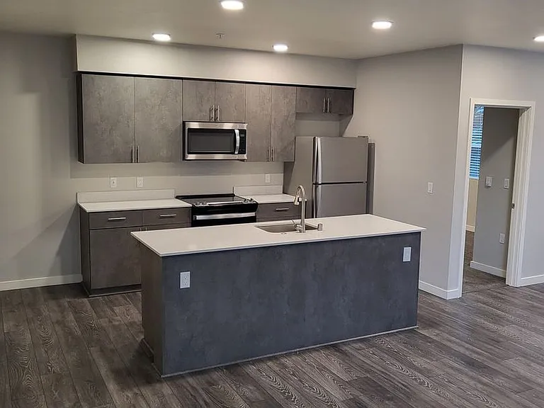 Pacific Ridge Apartments — Photo 34