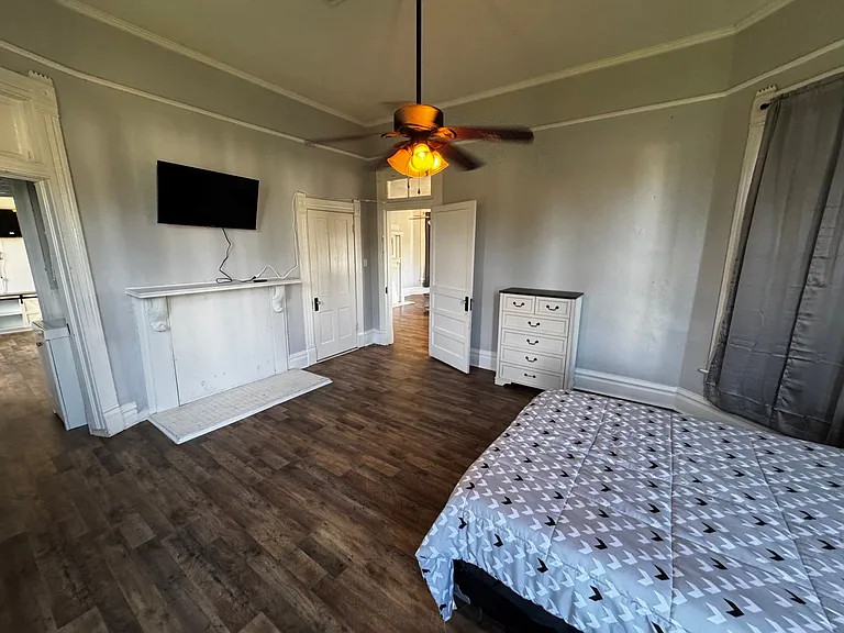 802 Main St — Photo 3