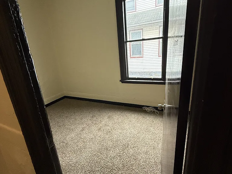 1432 E 33rd St #1 — Photo 5