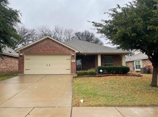652 Clearbrook St, Azle, TX 76020