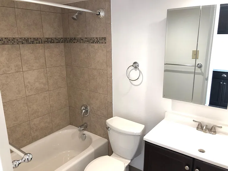 Residence at Governors Park — Photo 16