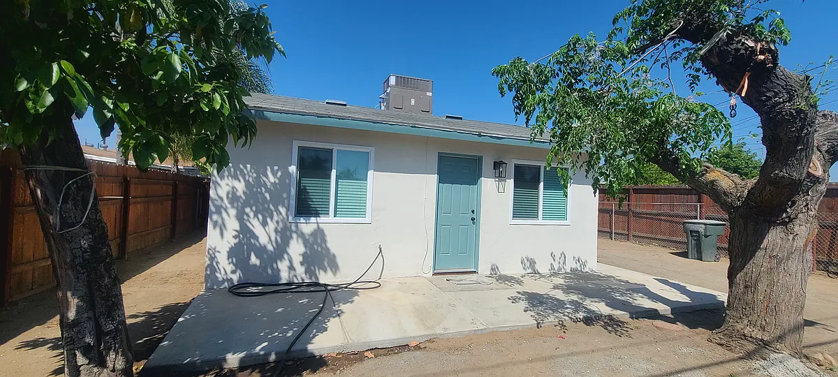Building Photo - 1218 1/2 K St