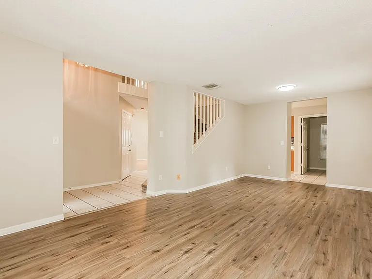2321 Lyncrest Ct — Photo 5