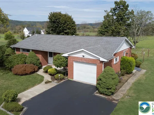 4479 N Sunset Dr, Coopersburg, PA 18036