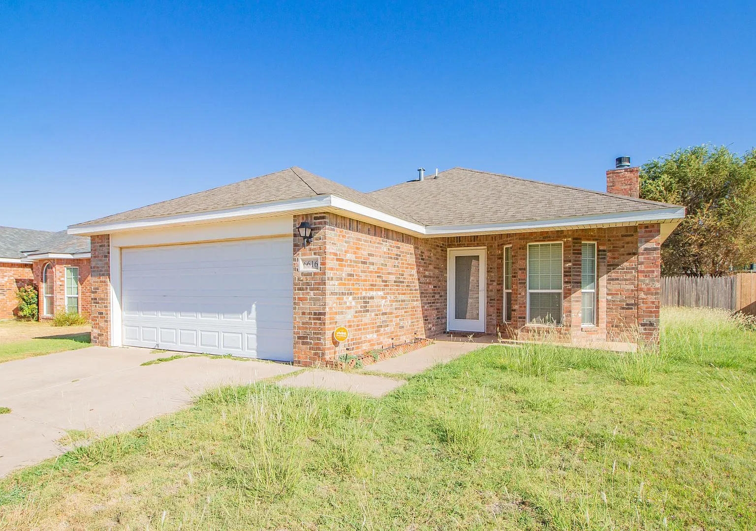 Great 3 bedroom 2 bathroom home in Frenship ISD! — Photo 2