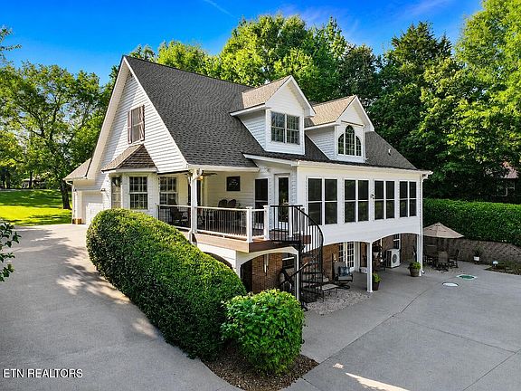 3rd image of 281 Cottage Dr