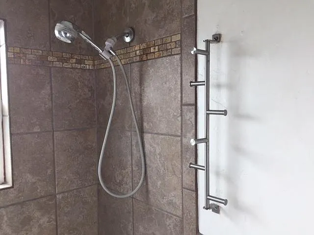 Tile accents in bathroom