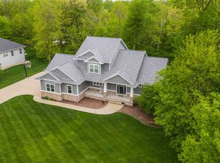 1670 Maple St, Robins, IA 52328