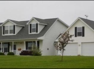 11470 Hillview Dr, Savannah, MO 64485
