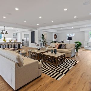 22940 Hatteras St, Woodland Hills, CA, 91367