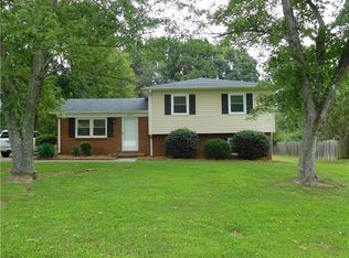 2336 Stonehaven Rd, Kernersville, NC 27284