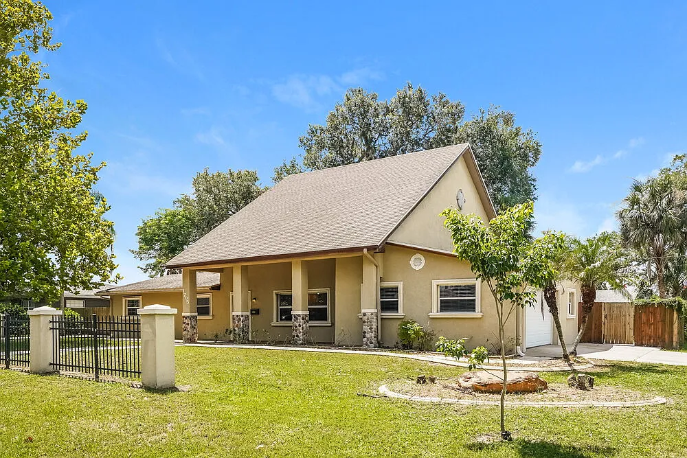 3 bed, 2.0 bath, 2197 sqft, $2,430 — Photo 4