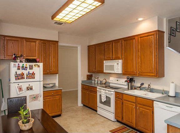4th image of 738 Moonglow Ave
