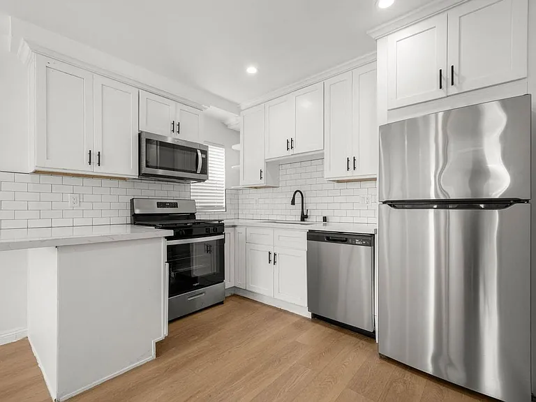 634 W 92nd St #20A — Photo 1