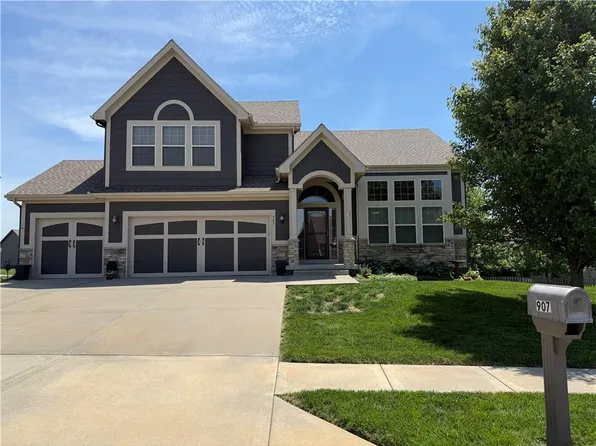 907 N Cottonwood Ave, Kearney, MO 64060