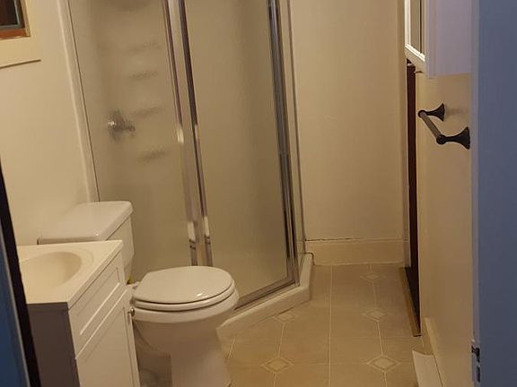 Bright Bathroom w/ Closet