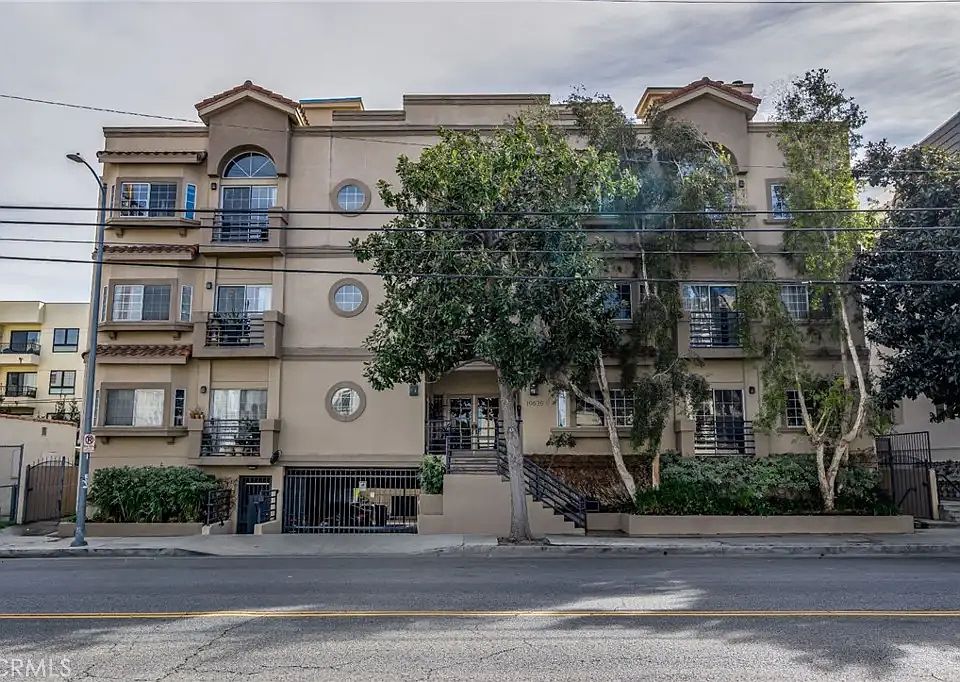 1st image of 10630 Moorpark St Unit 104