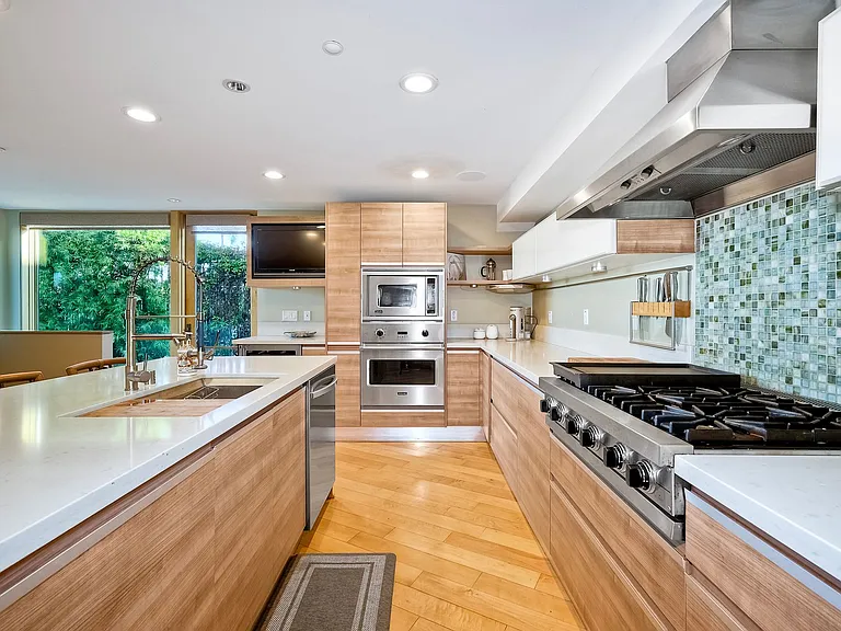 1052 Anchorage Ln — Photo 13