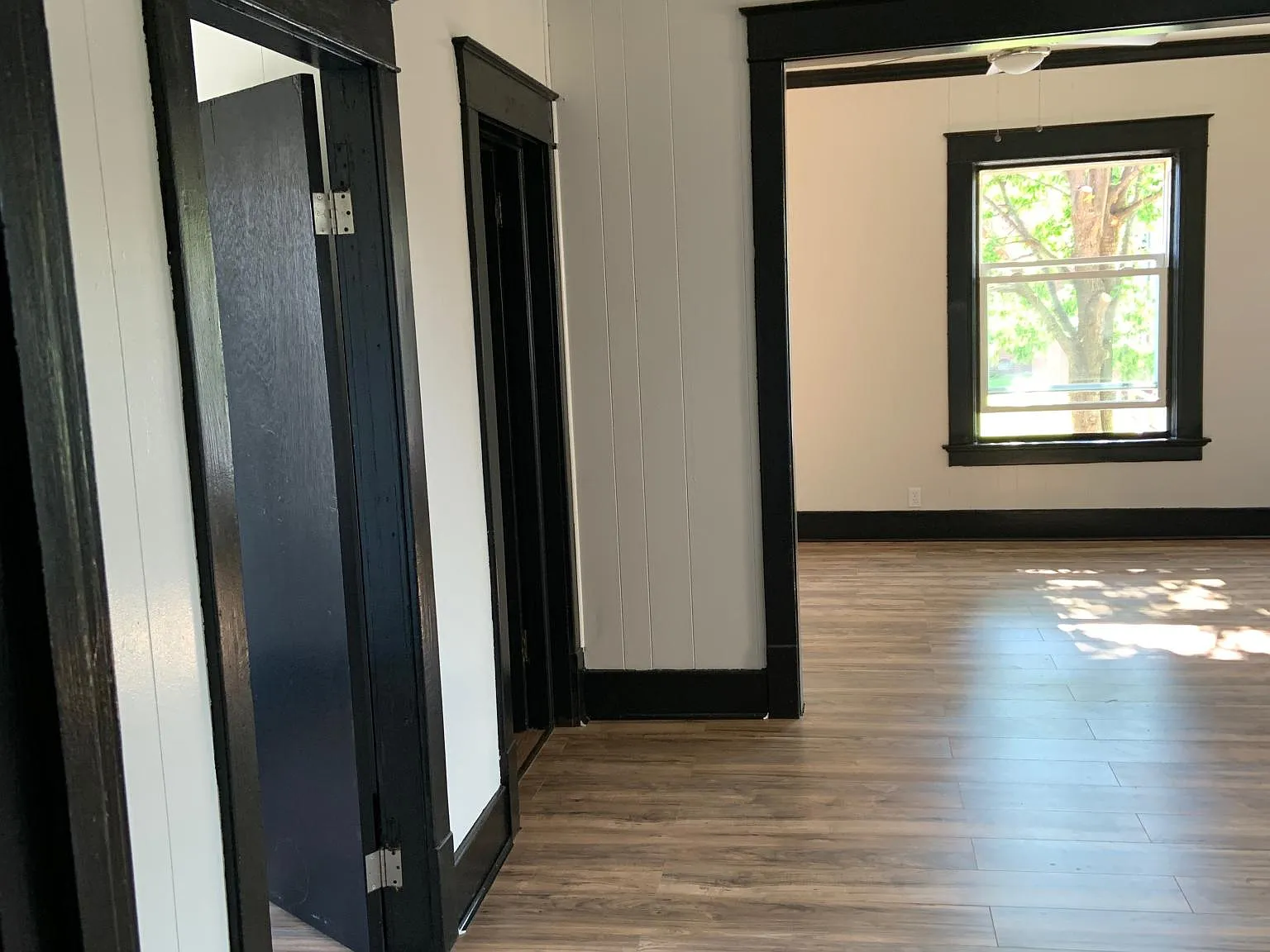 978 W Hayes Ave — Photo 1