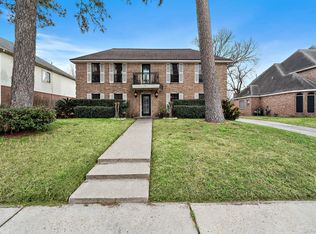 239 Castle Way Ln, Houston, TX 77015