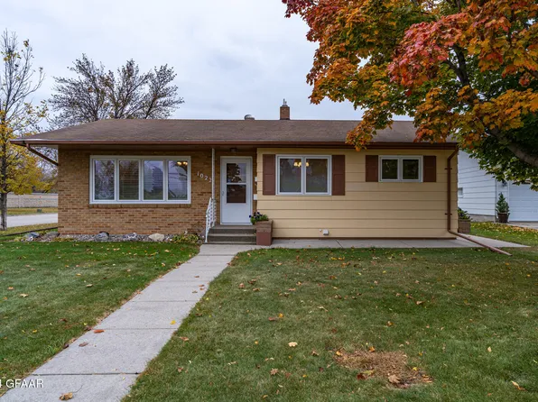 1022 Greenwood Dr SE, East Grand Forks, MN 56721