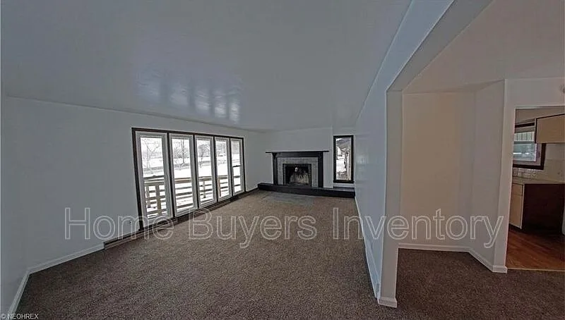 5 bed, 2.5 bath, 1980 sqft, $2,350 — Photo 2