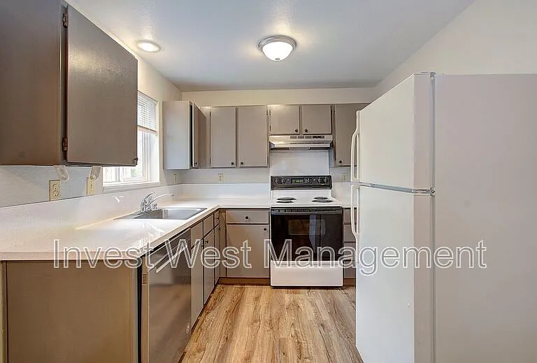 710 NE 15th Ave — Photo 9