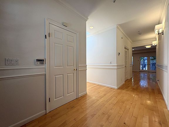 3rd image of 618 17th Ave