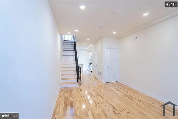 4 bed, 2700 sqft, $2,700 — Photo 3