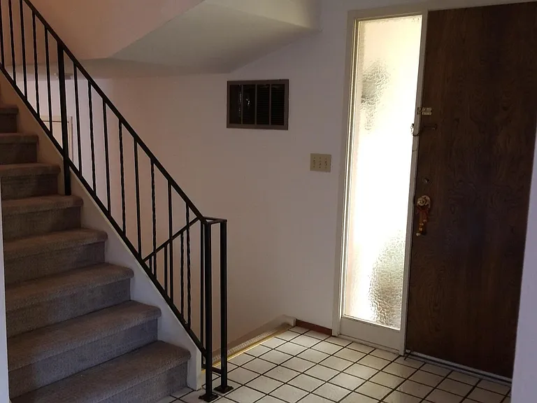 6385 Vicanna Dr — Photo 10