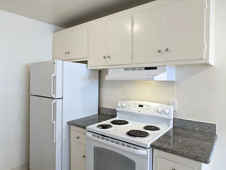 Vanguard Apartments — Photo 14