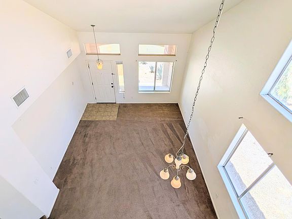 3rd image of 712 W BALDWIN Loop